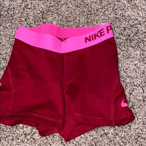 maroon and pink waistband nike pros !